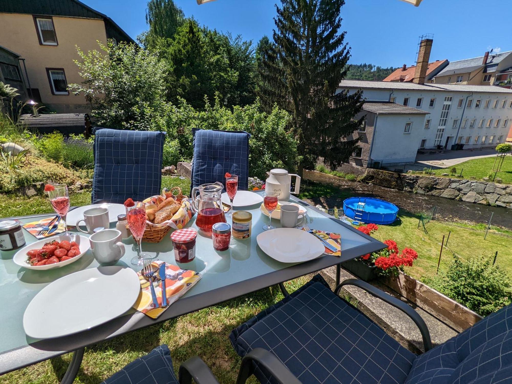 F1 - Urlaubsmagie - Helle Wohnung Mit Sauna & Pool & Whirlpool Зебниц Екстериор снимка